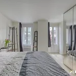 Beautiful And Bright Elegant Parisian 1-bedroom *