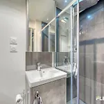 Beautiful And Bright Elegant Parisian 1-bedroom París