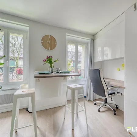 Beautiful And Bright Elegant Parisian 1-bedroom דירה פריז