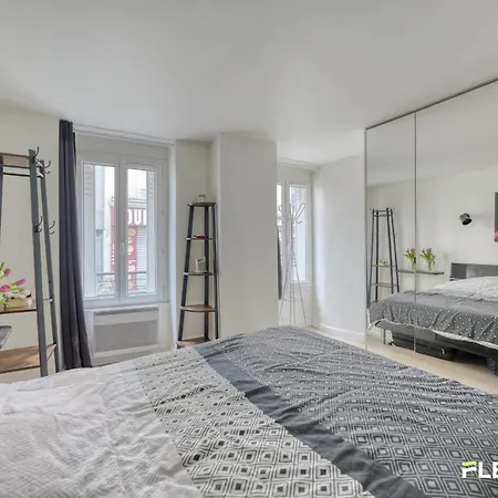 Beautiful And Bright Elegant Parisian 1-bedroom *