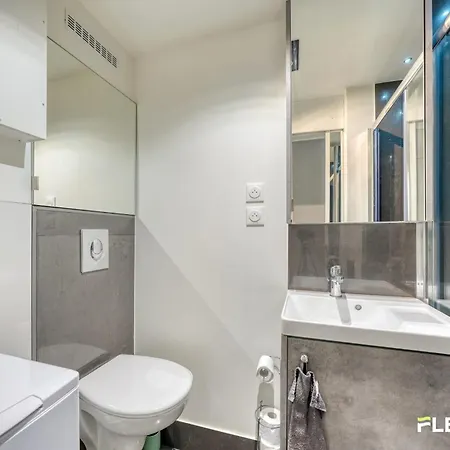 Beautiful And Bright Elegant Parisian 1-bedroom Apartmán Paříž