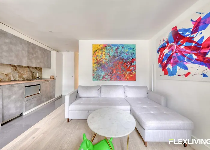 Beautiful And Bright Elegant Parisian 1-bedroom *