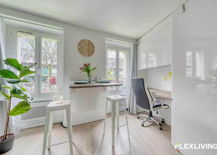 Beautiful And Bright Elegant Parisian 1-bedroom דירה פריז