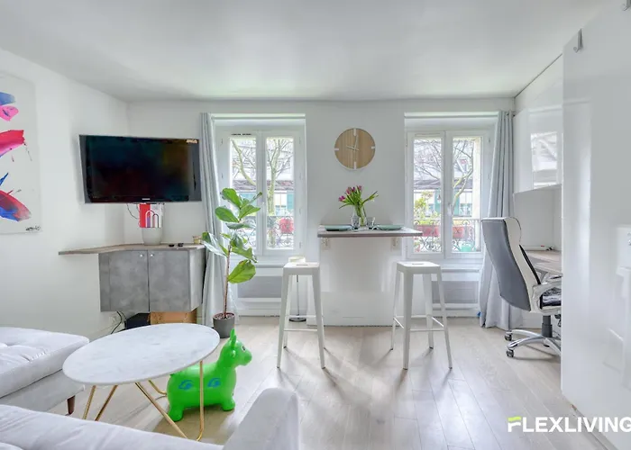 Beautiful And Bright Elegant Parisian 1-bedroom פריז