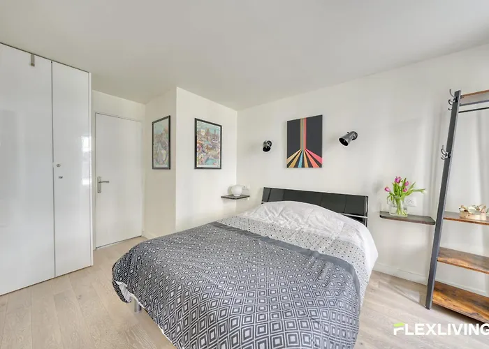 Beautiful And Bright Elegant Parisian 1-bedroom דירה