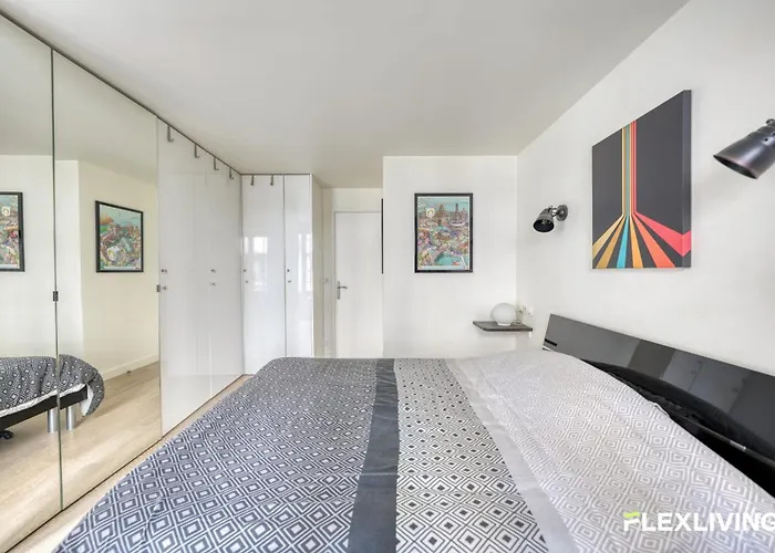 Beautiful And Bright Elegant Parisian 1-bedroom *