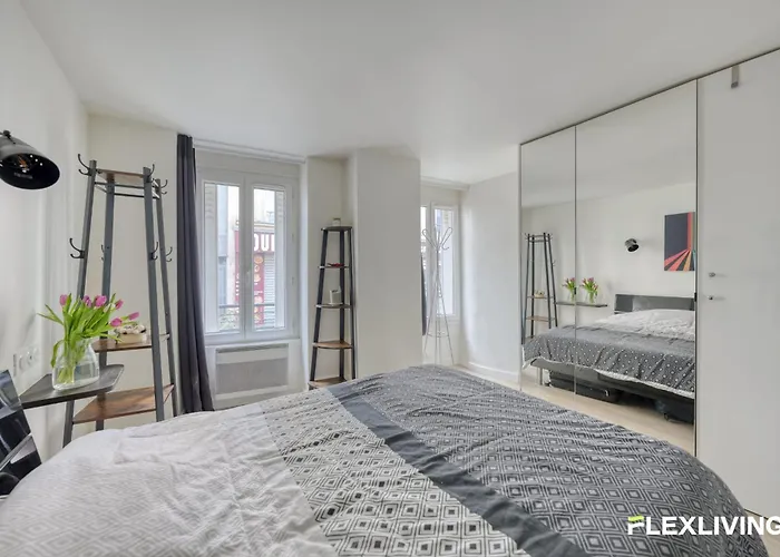 Beautiful And Bright Elegant Parisian 1-bedroom *