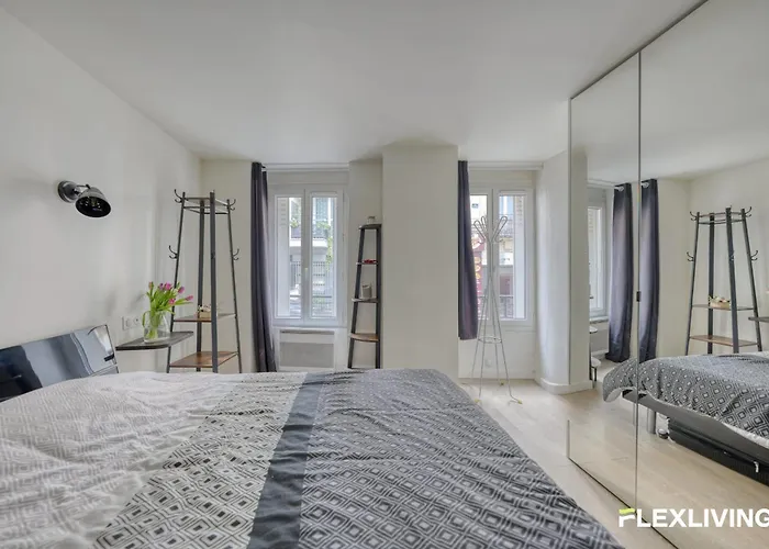 Beautiful And Bright Elegant Parisian 1-bedroom *