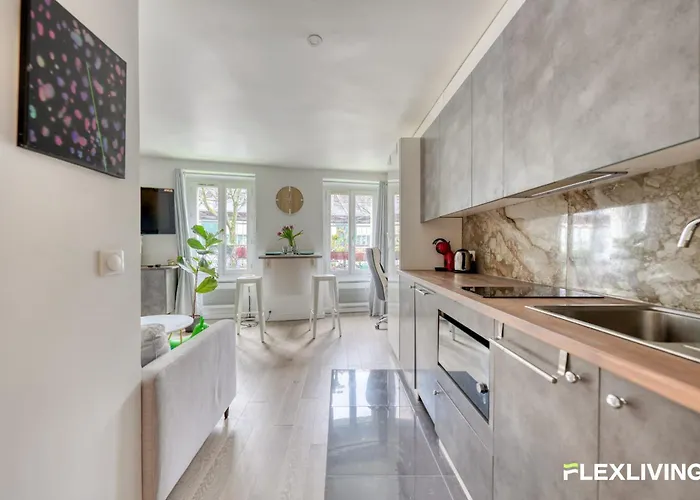דירה Beautiful And Bright Elegant Parisian 1-bedroom *